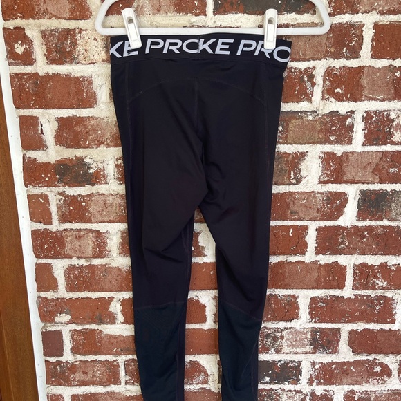 Nike Pro Black Leggings - Picture 2 of 2